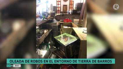 Interior destrozado de uno de los bares donde han robado