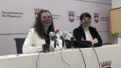 Las portavoces de Unidas Podemos, Mavi Mata y Elena Mejías, comparecen ante los medios.