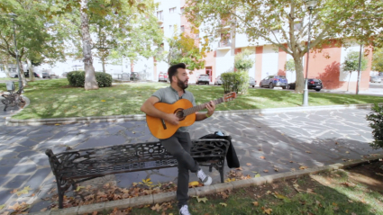 Félix Barrena canta a belaí