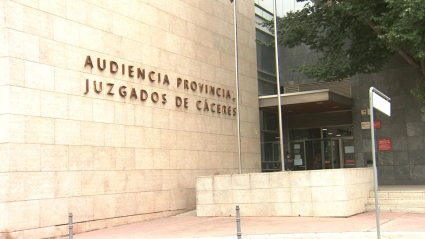 El Juzgado de lo Penal nº 1 de Cáceres ha llevado el caso. Fachada exterior de la Audiencia Provincial de Cáceres y de los juzgados cacereños.