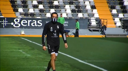 Álex Corredera, jugador del Badajoz, en el Estadio Nuevo Vivero 