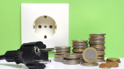 Enchufe de la luz y euros