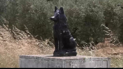 escultura al lobo