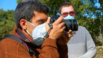 Alvaro Rodríguez haciendo fotografías