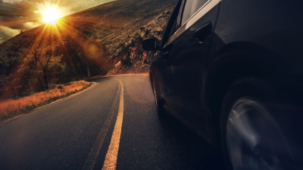 vehículo circulando por carretera