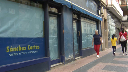 Tienda de Sánchez Cortés cerrada en Cáceres