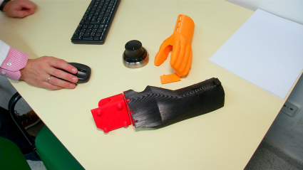Prototipo de mano Escuela de Ingenierías Industriales Universidad de Extremadura