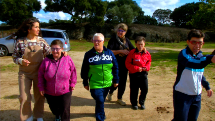 Familia paseando