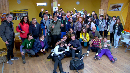 Grupo de jóvenes con y sin discapacidad