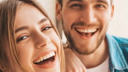 Jóvenes con una sonrisa 