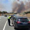 El incendio en Plasenzuela (Cáceres) provoca el corte total de la A-58 y de la N-521
