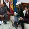 El presidente de la Asamblea de Extremadura, Manuel Naharro, reunido con con las diputadas de Unidas por Extremadura, Irene de Miguel y Nerea Fernández, a 5 de febrero de 2026