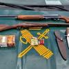 Armas y objetos intervenidos por la Guardia Civil durante la operación