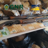 Dinero y artículos intervenidos en la operación policial