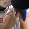 Menor vacunado en colegio