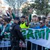 Decenas de agricultores mantienen una protesta en las inmediaciones del Ayuntamiento de Don Benito, coincidiendo con la visita del presidente del Gobierno, Pedro Sánchez, a esta localidad, y en la que ya se han producido momentos de tensión entre manifestantes y efectivos policiales.