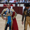 El diestro Ginés Marín (i), tras sufrir un revolcón con su primero de la tarde durante la corrida de la Feria de San Isidro hoy en la plaza de Lasa Ventas, en Madrid.