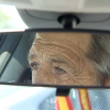 Conductor de 70 años al volante.