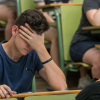 Un alumno mientras realiza la conocida popularmente como 'la selectividad'