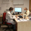 Médico de familia pasando consulta