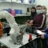 Alumnos del IES Santiago Apóstol de Almendralejo en el taller de robótica