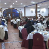 Comensales disfrutando de la comida del Día de Reyes 2023 en Mérida.