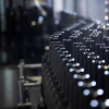 Botellas de vino en una bodega