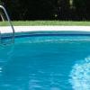 ¿Cuántas piscinas hay en cada localidad de Extremadura?