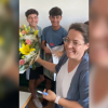 Los alumnos fingieron una pelea para que la profesora acudiera a la clase de este centro para poder así sorprenderle