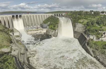Espectaculares imágenes del embalse de Alcántara a vista de dron