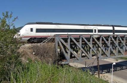 Así es la reparación y conservación del Puente de Hierro de Mérida del siglo XIX