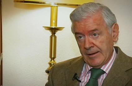 Los restos mortales del exministro Enrique Sánchez de León descansan en el columbario de La Soledad de Badajoz