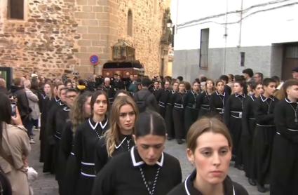 La lluvia ha condicionado los actos procesionales del Viernes Santo