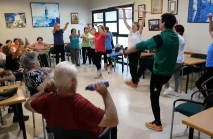 Cerca de 5.000 extremeños mayores de 55 años participan en el programa de actividad física 'El ejercicio te cuida'