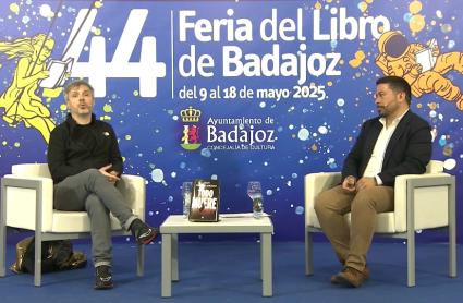 Juan Gómez Jurado abarrota la Feria del Libro de Badajoz 