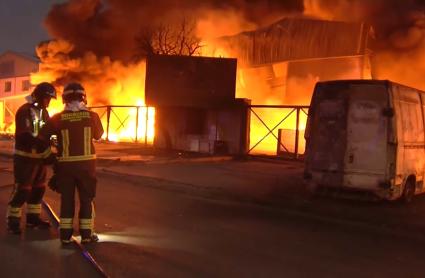 Incendio en una nave de Mérida