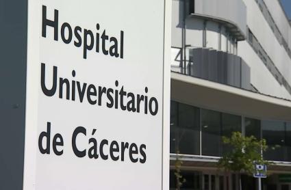 Herido un hombre de 64 años en una colisión entre un coche y una moto en Cáceres