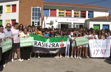 Protestas de padres y madres y alumnos por la situación del transporte escolar en la región