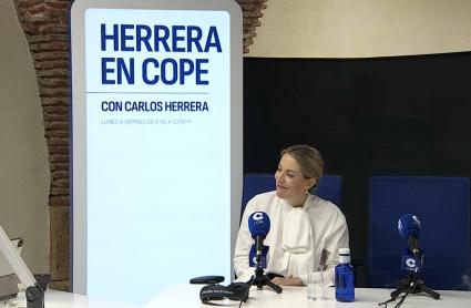 María Guardiola durante la entrevista en el programa "Herrera en Cope", en Cáceres