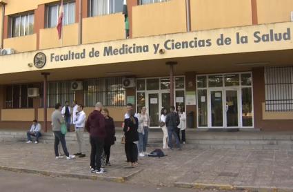 Facultad de Medicina y Ciencias de la Salud de la Universidad de Extremadura, en Badajoz, durante los exámenes de oposición al SES