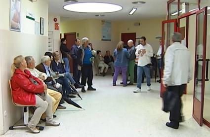 Extremeños esperando en un centro de salud