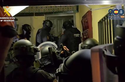 Agentes de la Policía Nacional y de la Guardia Civil desarticulan en Sevilla a una de las bandas de aluniceros más activas de Andalucía Occidental