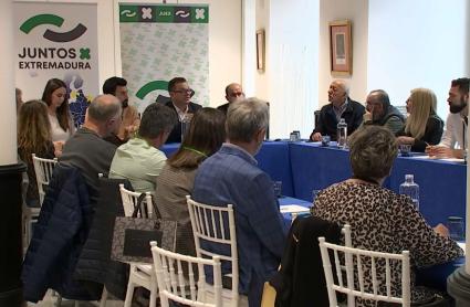 Integrantes y simpatizantes de Juntos por Extremadura
