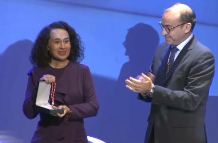 María Felix Tena recibe la Medalla de Cáceres