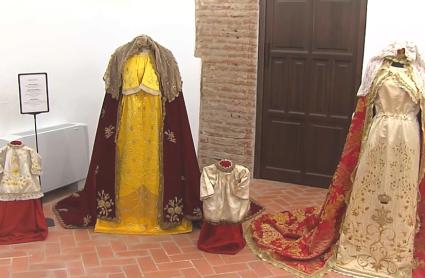 Mantos, sayas y coronas de la Santísima Virgen del Valle