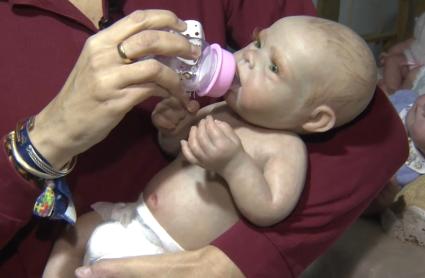 Bebé reborn 'nacido' en un taller de Zafra