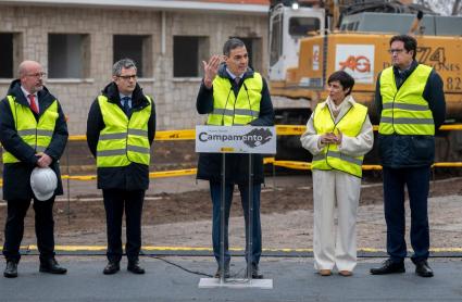 El ministro de la Presidencia, Félix Bolaños, el presidente del Gobierno, Pedro Sánchez, la ministra de Vivienda, Isabel Rodríguez, y el ministro para la Transformación Digital, Óscar Lópe