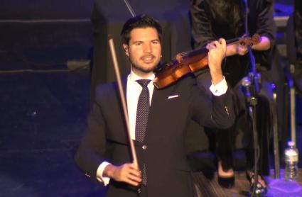 El artista cordobés Paco Montalvo durante su actuación en Badajoz el 17 de enero de 2026