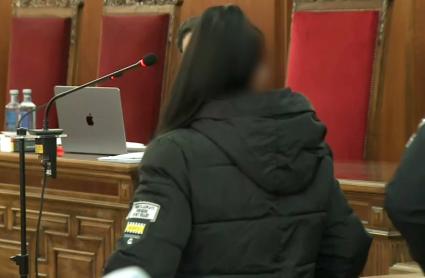 Juicio a una mujer acusada de matar a su pareja 