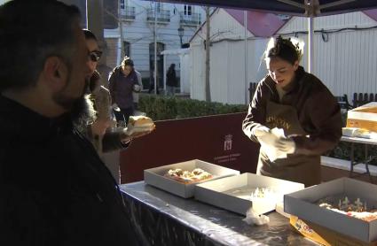 Reparto de roscones de Reyes en la mañana del 5 de enero de 2025 en Badajoz
